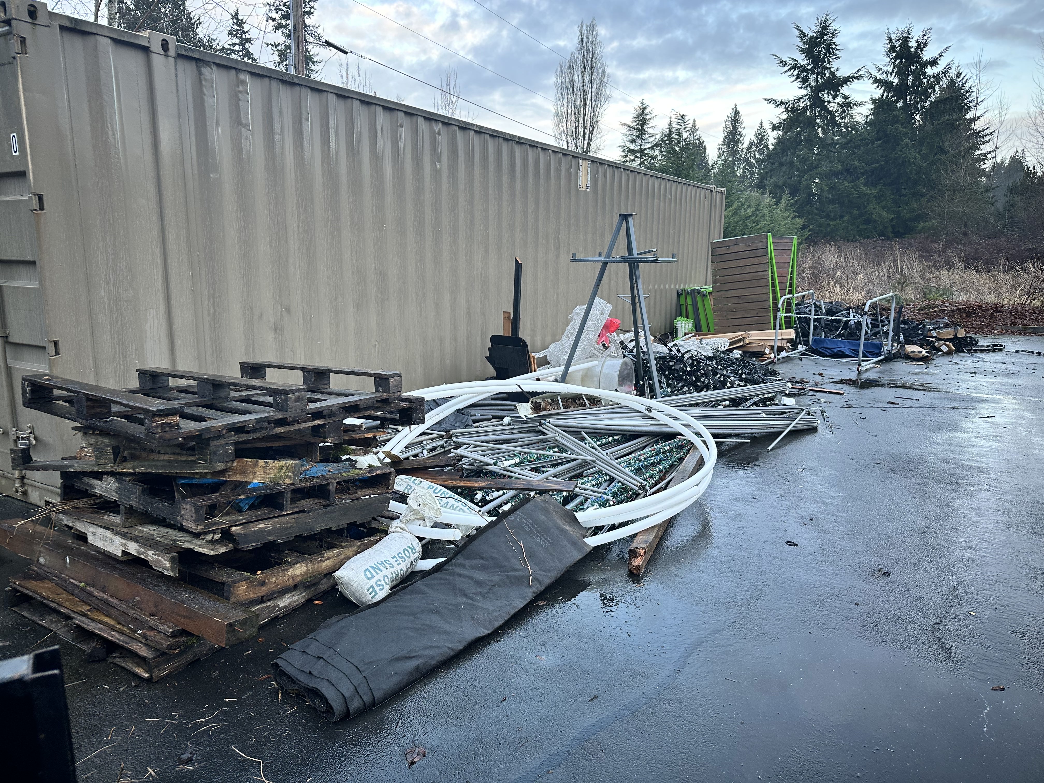 Community cleanup work at Evergreen Church